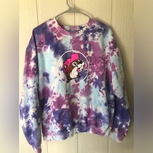 Buc-ee’s blue and purple tie-dye sweatshirt
